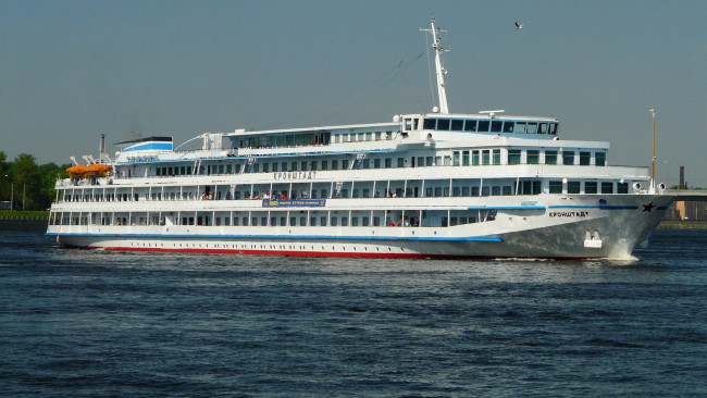 Обои картинки фото корабли, теплоходы, корабль, теплоход, кронштадт