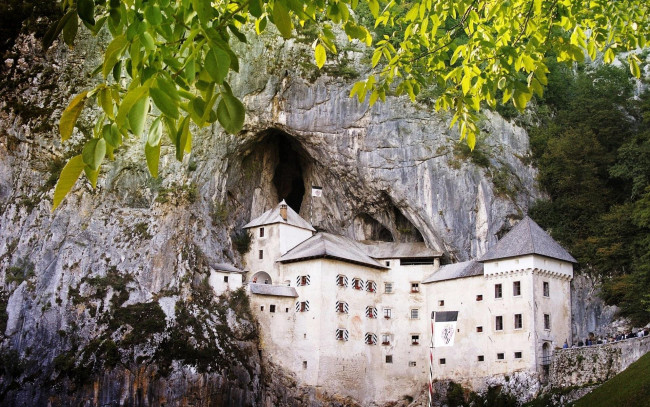Обои картинки фото predjama castle,  slovenia, города, - дворцы,  замки,  крепости, slovenia, predjama, castle