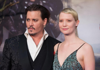 Картинка разное знаменитости mia vasikowska актеры johnny depp
