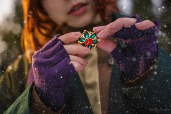 Картинка девушки екатерина+семадени анастасия косплей кепка рыжая кулон перчатки снег