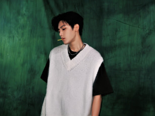 Картинка мужчины hou+ming+hao актер футболка жилетка