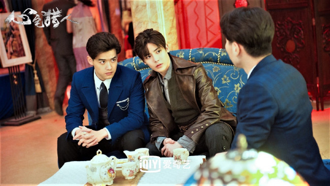 Обои картинки фото кино фильмы, psych-hunter, парни, разговор, стол