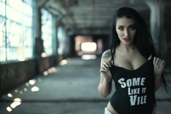 Картинка девушки -+брюнетки +шатенки брюнетка майка тату зал