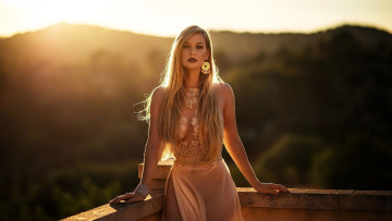 Картинка девушки -+блондинки +светловолосые блондинка платье балкон горы