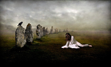 Картинка фэнтези девушки камни девушка ворон