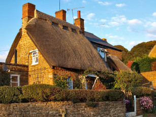 Картинка великобритания оксфордшир хук нортон города здания дома дом кусты забор цветы