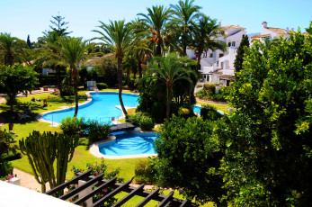 Картинка испания андалусия марбелья интерьер бассейны открытые площадки дома пальмы отдых ьассейн