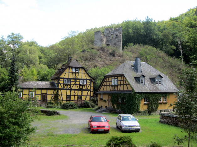 Обои картинки фото германия, гессен, лорх, города, здания, дома, автомобили, цветники