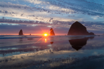 Картинка haystack rock cannon beach oregon природа восходы закаты pacific ocean тихий океан орегон скалы закат побережье