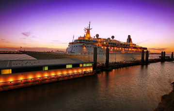 Картинка boudicca корабли лайнеры круиз океанский лайнер причал