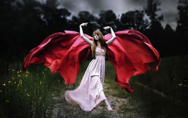 Обои картинки фото девушки, -unsort , креатив, фон, поза, поле, девушка