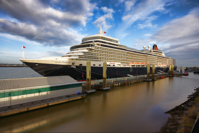 Обои картинки фото queen elizabeth, корабли, лайнеры, океанский, лайнер, причал, круиз