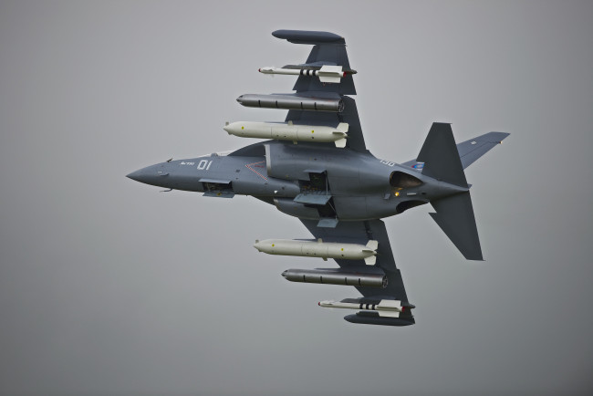 Обои картинки фото yak 130 mitten, авиация, боевые самолёты, штурмовик