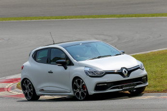 Картинка автомобили renault trophy 2015г lutecia