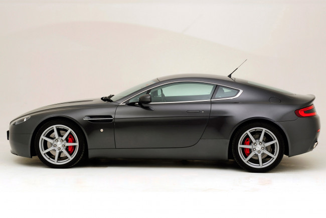 Обои картинки фото автомобили, aston martin, aston, martin, v8, uk-spec, vantage