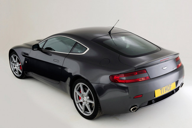 Обои картинки фото автомобили, aston martin, vantage, uk-spec, aston, martin, v8