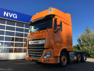 Картинка автомобили daf+ выставка улица грузовик седельный тягач
