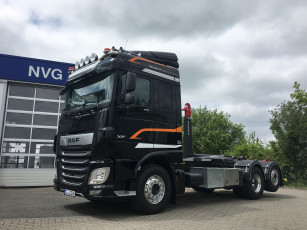 Картинка автомобили daf+ выставка улица седельный грузовик тягач