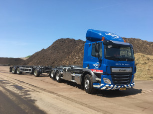 Картинка автомобили daf+ выставка улица тягач седельный грузовик