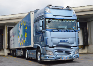 Картинка автомобили daf+ выставка улица тягач седельный грузовик