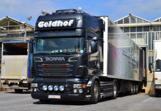 обоя автомобили, scania , выставка, улица, тягач, седельный, грузовик