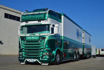 обоя автомобили, scania , выставка, улица, тягач, грузовик, седельный