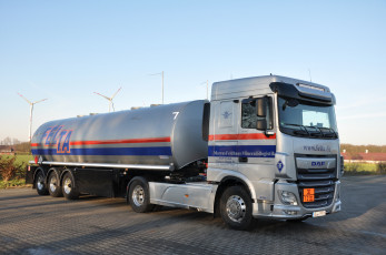 Картинка автомобили daf+ выставка улица грузовик седельный тягач