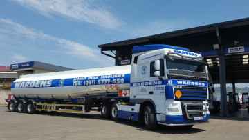 Картинка автомобили daf+ выставка улица грузовик тягач седельный