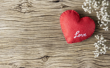 Картинка праздничные день+святого+валентина +сердечки +любовь wood love сердце red flowers цветы vintage heart beautiful любовь romantic