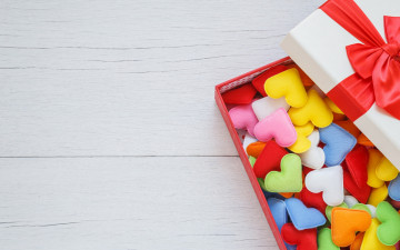 Картинка праздничные угощения любовь сердечки box gift romantic love colorful подарок hearts