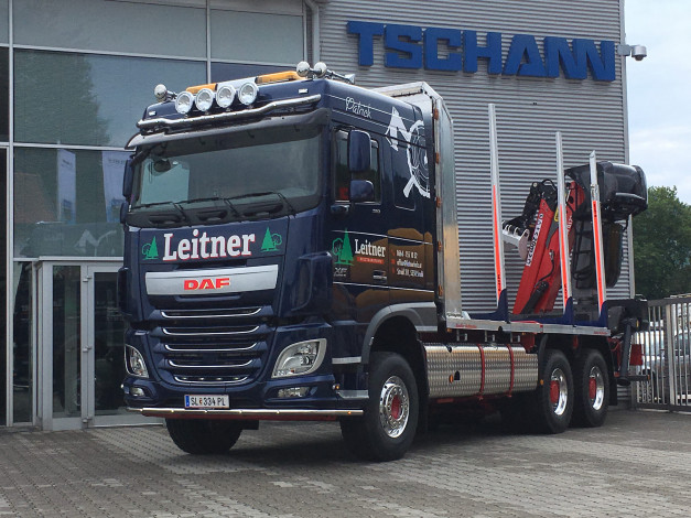 Обои картинки фото автомобили, daf , выставка, улица, седельный, грузовик, тягач