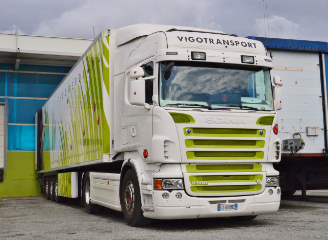 Обои картинки фото автомобили, scania , выставка, улица, тягач, седельный, грузовик