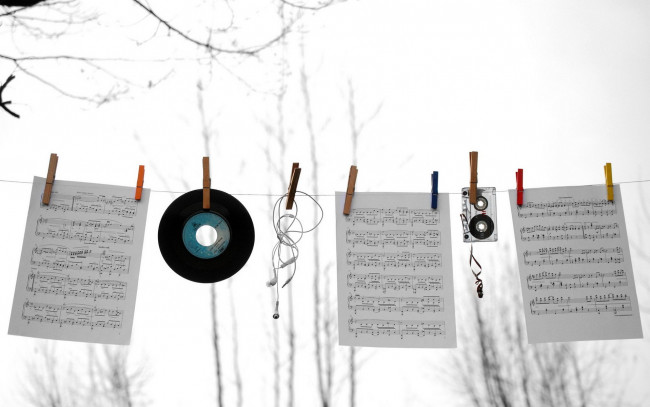 Обои картинки фото музыка, -другое, пластинка, ноты, кассета, веревка