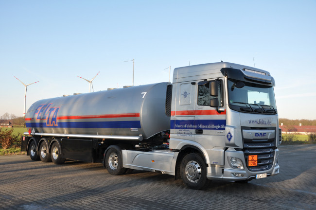 Обои картинки фото автомобили, daf , выставка, улица, грузовик, седельный, тягач