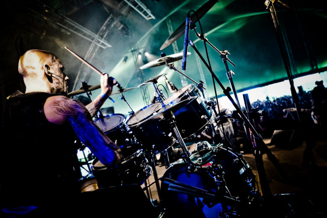 Обои картинки фото музыка, -другое, концерт, музыкант, мужчина, барабан