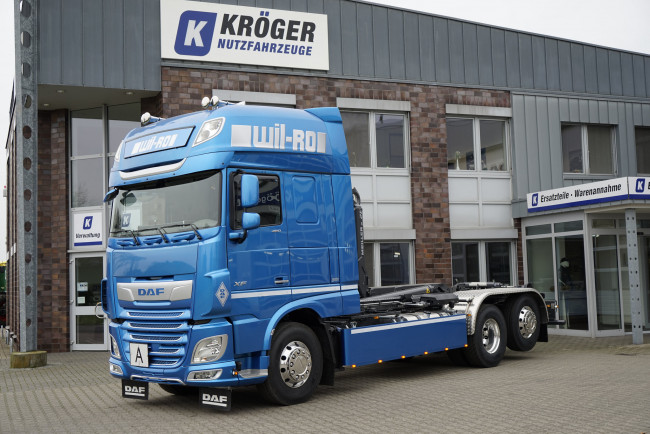 Обои картинки фото автомобили, daf , выставка, улица, тягач, грузовик, седельный