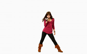 обоя девушки, demi lovato, шатенка, микрофон, туника, штаны, сапоги