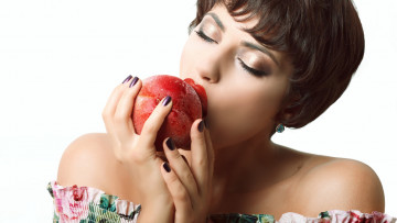 Картинка девушки -+брюнетки +шатенки закрытые глаза персик