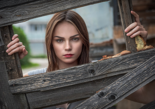 Обои картинки фото девушки, - лица,  портреты, шатенка, взгляд