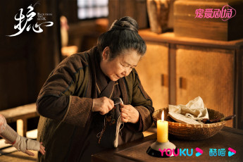 Картинка кино+фильмы back+from+the+brink старуха мастерица обувь