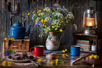 Картинка еда натюрморт фонарь букет чайник кофе пирожные