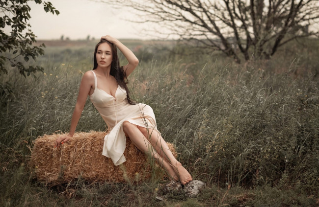 Обои картинки фото девушка - girl, девушки, - брюнетки,  шатенки, девушка, женщина, брюнетка, темноволосая, сексуальная, модель, звезда, позирует, разная, обувь, верхняя, стильная, одежда, нижнее, эротическое, бельё, трусы, лифчик, колготки, чулки, аксессуары, макияж, и, множество, элементов, на, фотографии