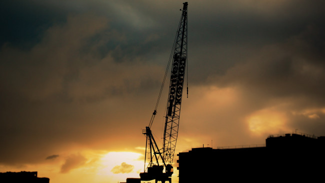 Обои картинки фото техника, краны, кран, тучи