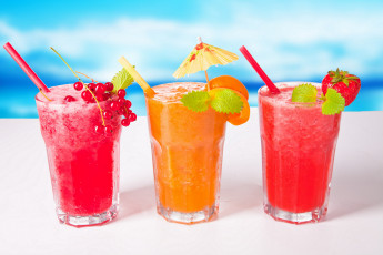 Картинка еда напитки +коктейль мята трубочки абрикос зонтик umbrella смородина клубника коктейли mint tubes currant apricot strawberry cocktails