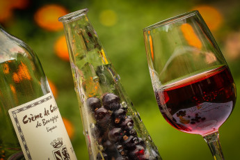 Картинка еда напитки +вино смородина бокал