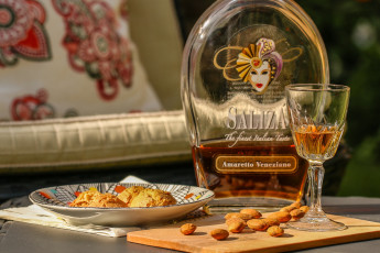Картинка еда напитки амаретто миндаль