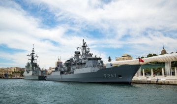 Картинка корабли крейсеры +линкоры +эсминцы военные порт город