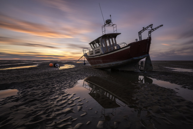 Обои картинки фото корабли, баркасы ,  буксиры, океан, пляж, судно