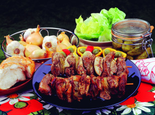 Картинка еда шашлык +барбекю салат лук чеснок банка тарелка