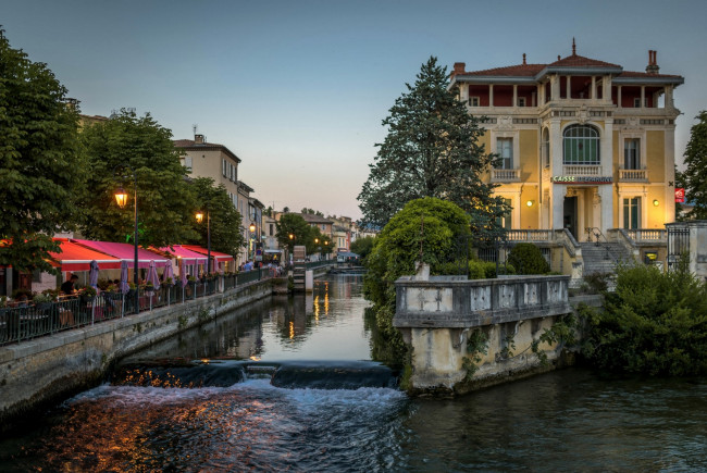 Обои картинки фото франция, города, - улицы,  площади,  набережные, водоем, здания, фонари, деревья, кафе